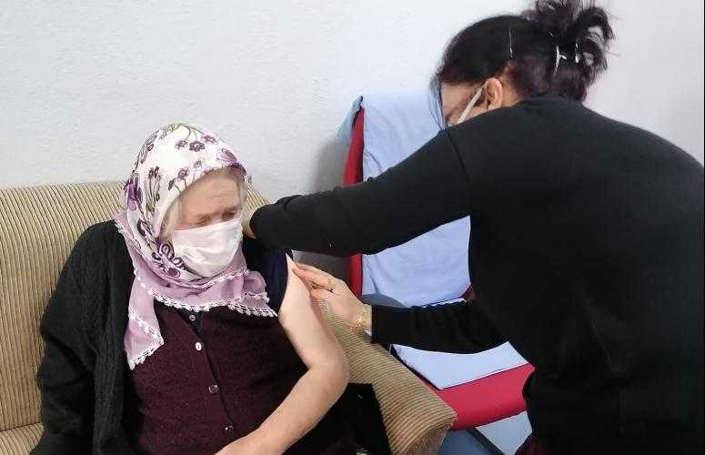 AŞI ÇALIŞMALARI BÜTÜN HIZIYLA DEVAM EDİYOR